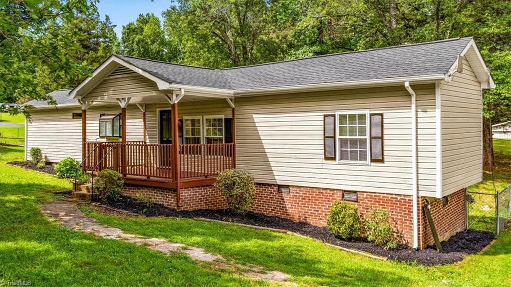 Manufactured Home at 3673 Meadowbrook Drive, Trinity NC 27370, photo 2 of 48