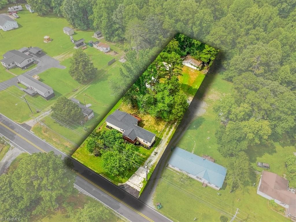 Manufactured Home at 3673 Meadowbrook Drive, Trinity NC 27370, photo 3 of 48