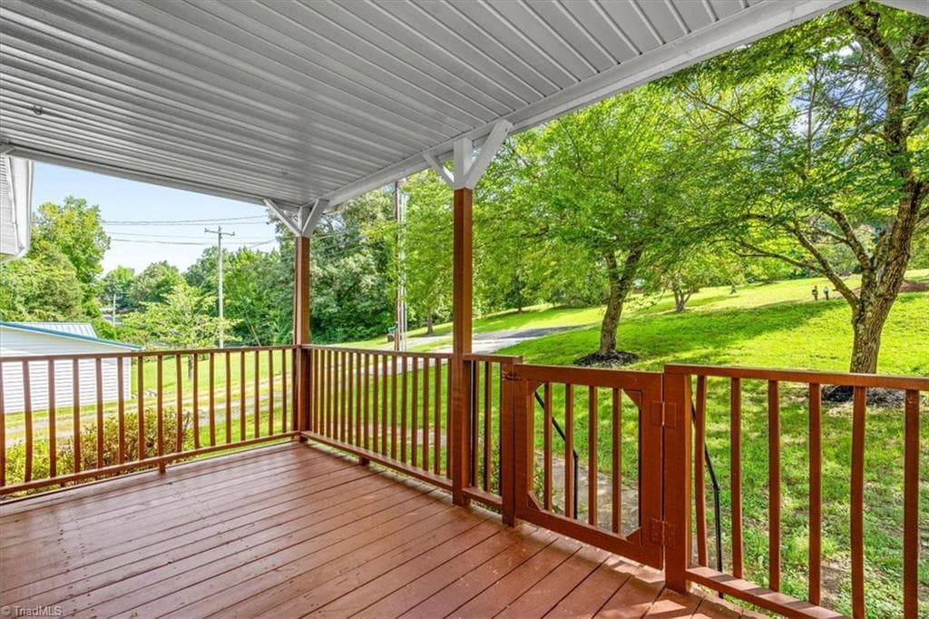 Manufactured Home at 3673 Meadowbrook Drive, Trinity NC 27370, photo 5 of 48