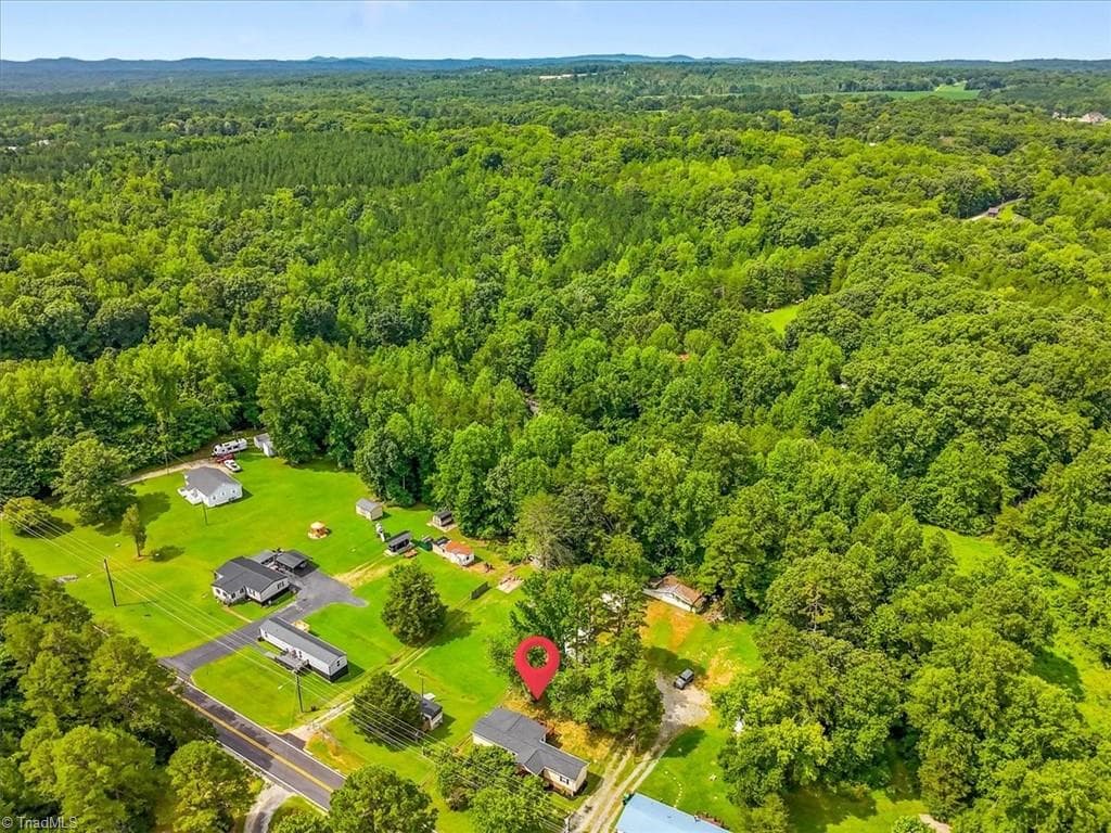 Manufactured Home at 3673 Meadowbrook Drive, Trinity NC 27370, photo 45 of 48