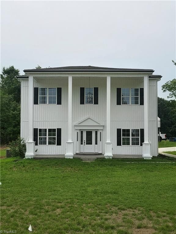 197 W Willow Street, Yadkinville NC 27055