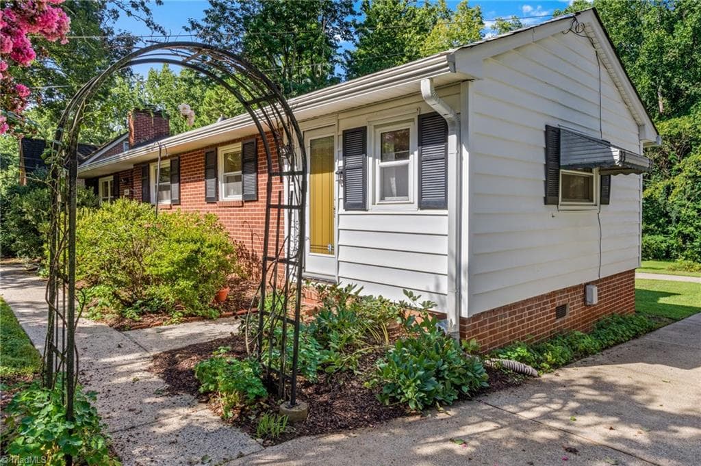 Stick/Site Built at 1146 Magnolia Street, Winston-Salem NC 27103, Winston-Salem, photo 3 of 23