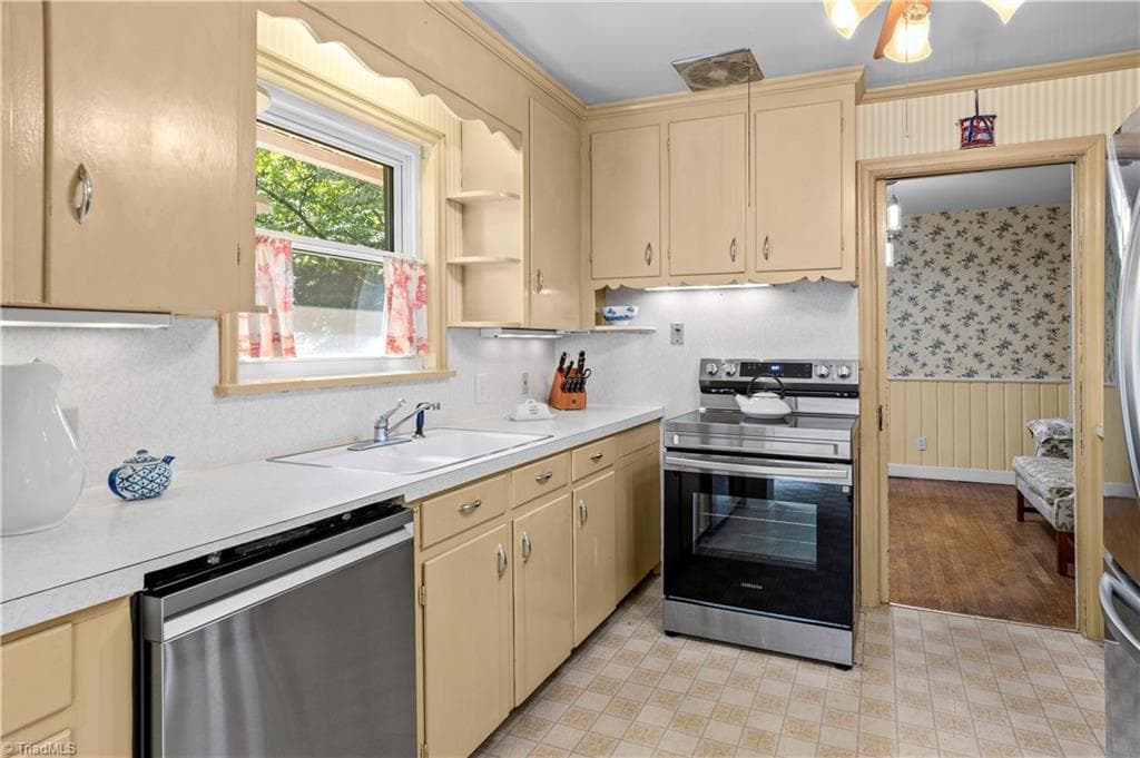 Stick/Site Built at 1146 Magnolia Street, Winston-Salem NC 27103, Winston-Salem, photo 11 of 23