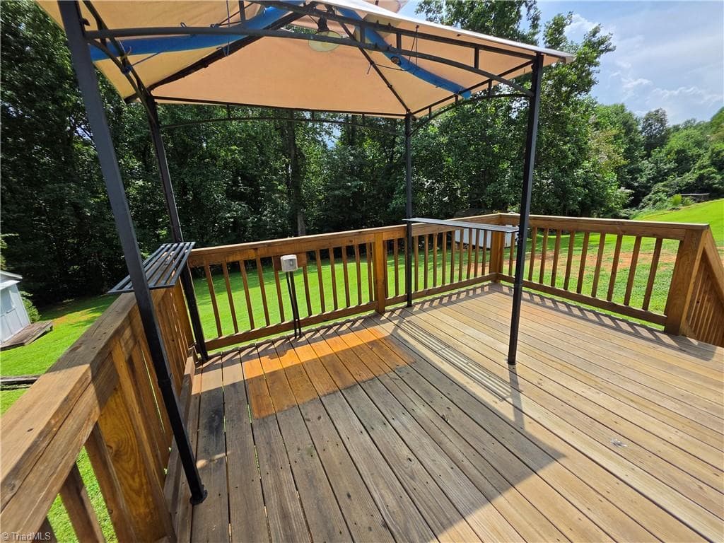 Manufactured Home at 264 Smith Ridgecrest Road, North Wilkesboro NC 28659, North Wilkesboro, photo 13 of 16