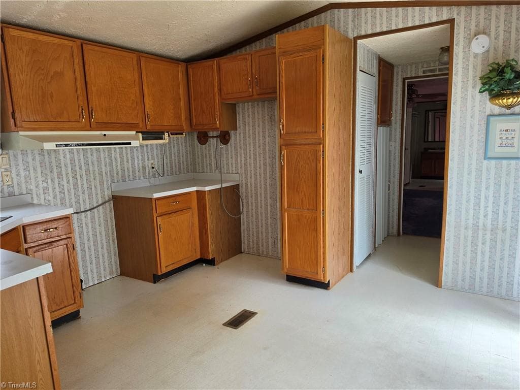 Manufactured Home at 264 Smith Ridgecrest Road, North Wilkesboro NC 28659, North Wilkesboro, photo 5 of 16