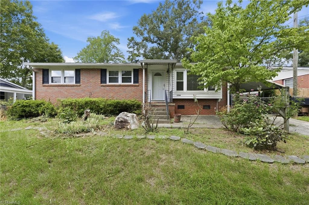2704 Dumont Drive, Greensboro NC 27403