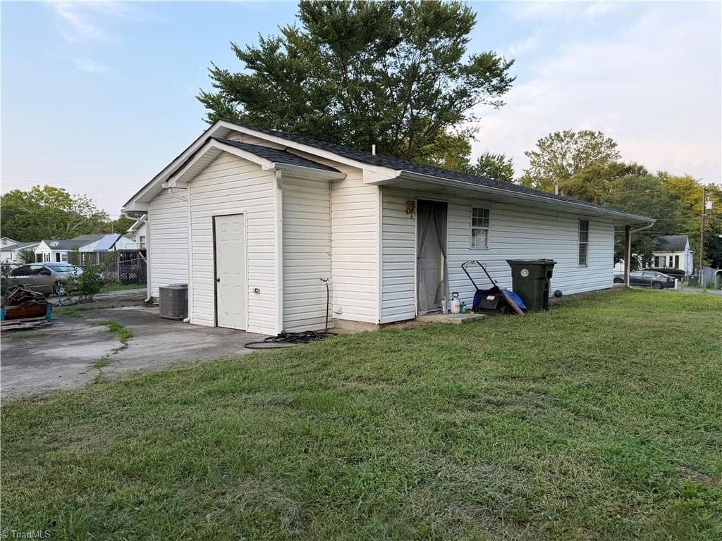 Stick/Site Built at 302 Goforth Drive, Thomasville NC 27360, Thomasville, photo 4 of 17