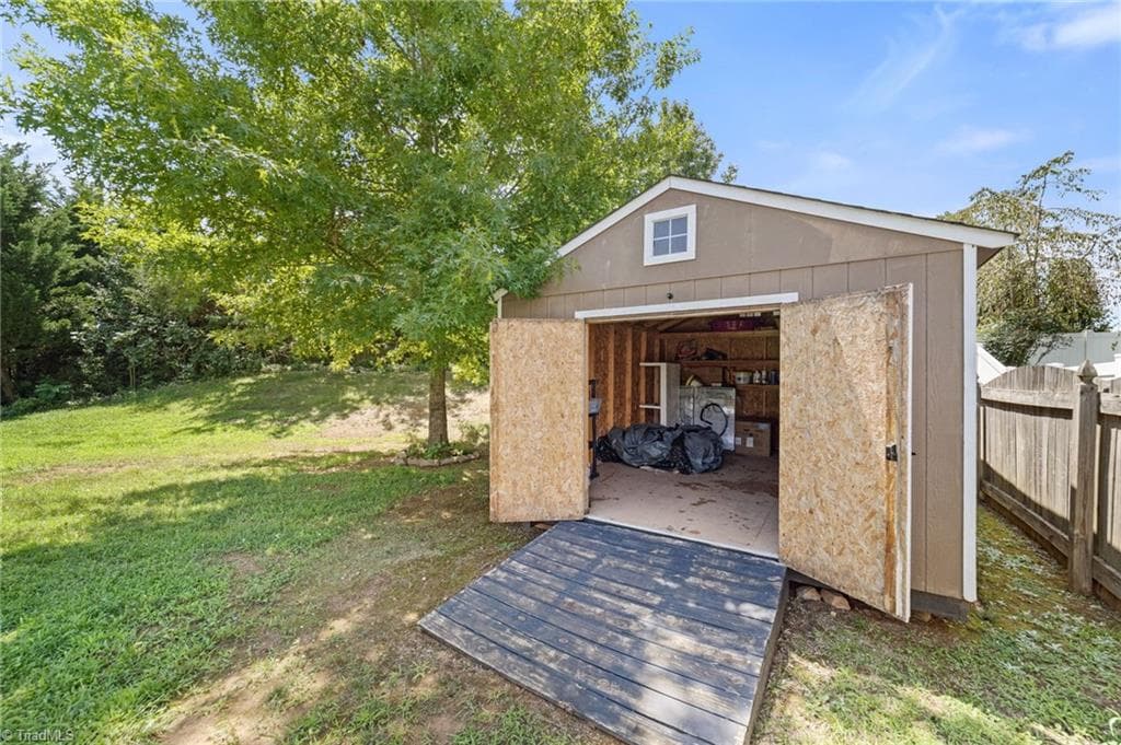 Stick/Site Built at 122 Eagle Point Court, Kernersville NC 27284, photo 27 of 29