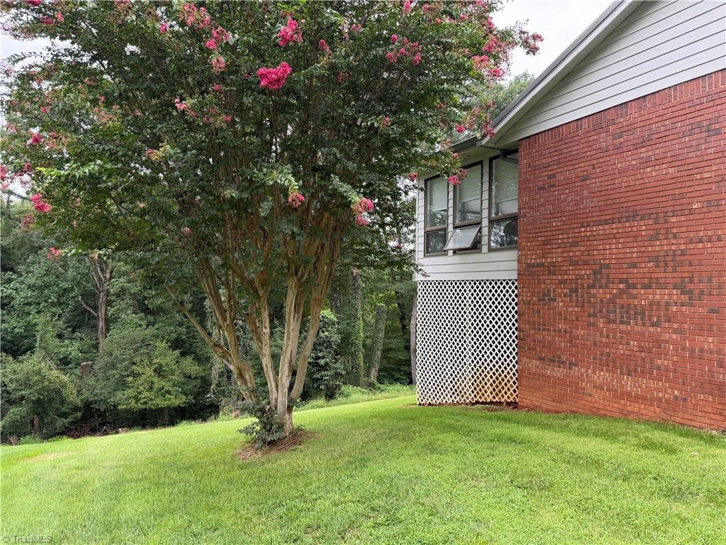 Stick/Site Built at 1000 Beaumont Poplar Street, North Wilkesboro NC 28659, North Wilkesboro, photo 13 of 40