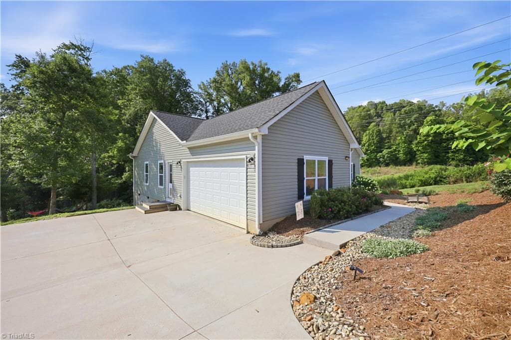 Stick/Site Built at 5629 Crooked Oak Drive, Summerfield NC 27358, Summerfield, photo 5 of 58