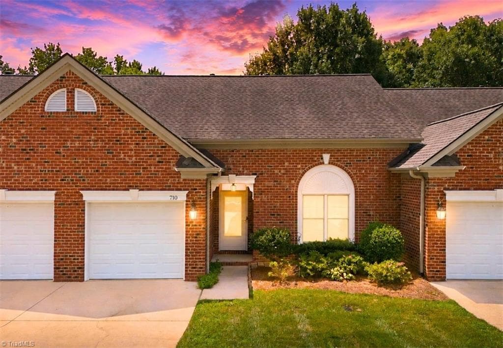 710 Vinebury Lane, High Point NC 27265