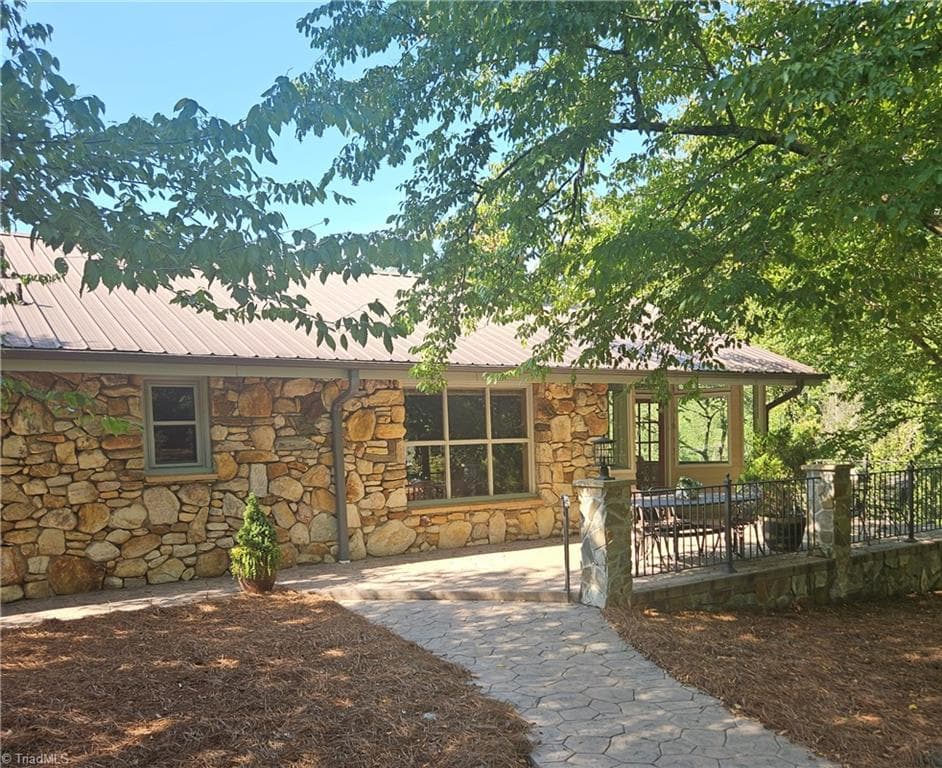 1409 Good Hope Drive, Walnut Cove NC 27052