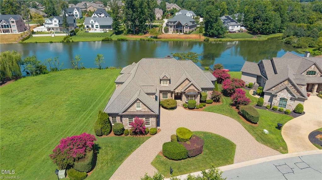 Brick paver circular driveway - 841 Dunleigh Drive, Burlington NC 27215, Burlington