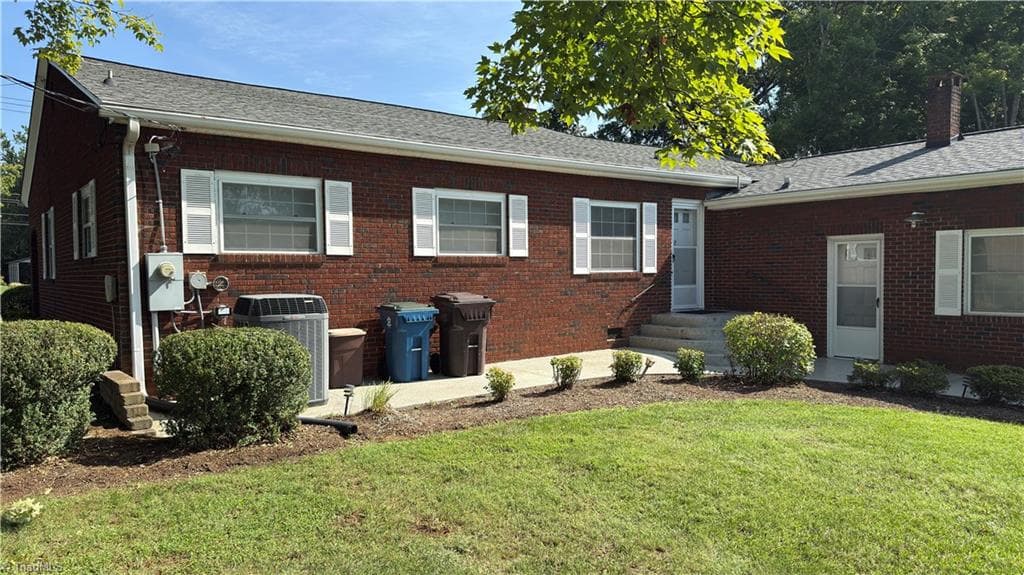Stick/Site Built at 417 W Main Street, Yadkinville NC 27055, Yadkinville, photo 3 of 22