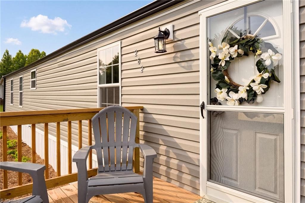 Manufactured Home at 262 Glendale Avenue, Thomasville NC 27360, Thomasville, photo 3 of 23