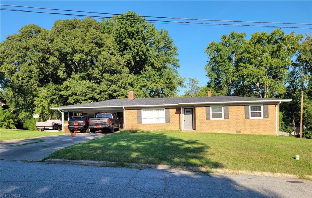 607 Duke Street, Thomasville NC 27360