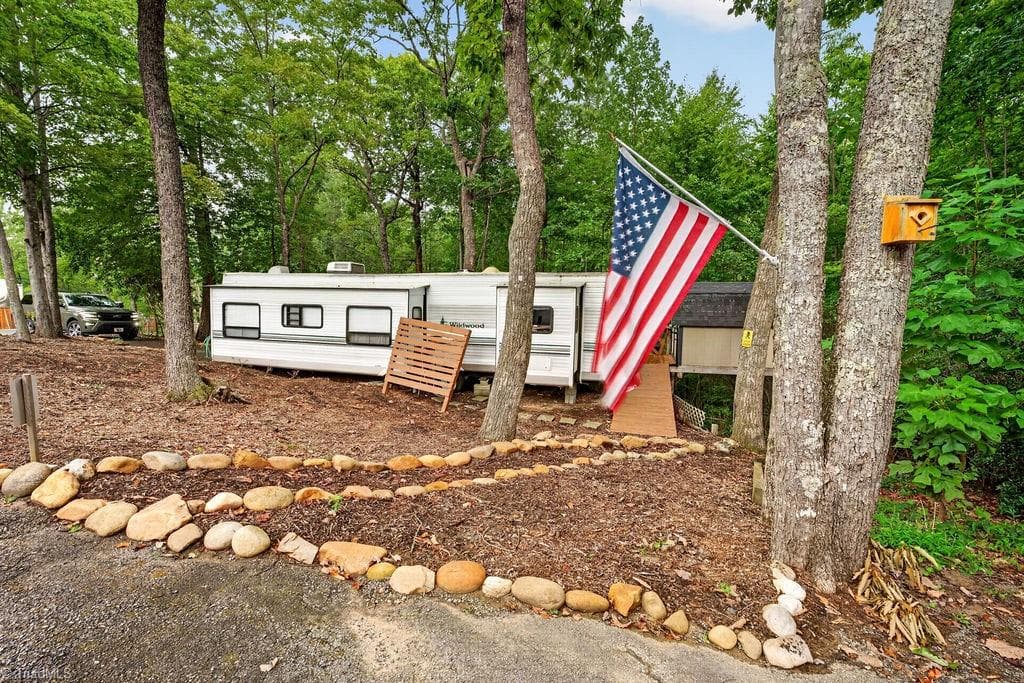 Manufactured Home at 189 Club House Drive, Ennice NC 28623, photo 2 of 37