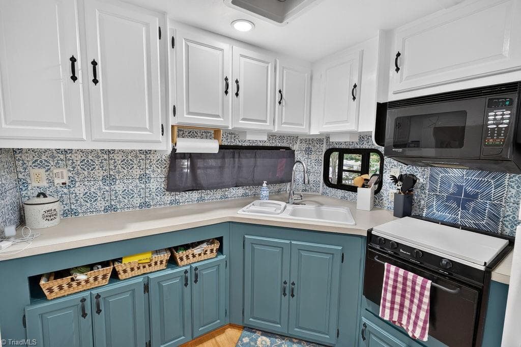 Manufactured Home at 189 Club House Drive, Ennice NC 28623, photo 7 of 37