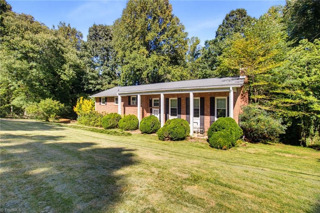 5675 Sweetbriar Road, Pfafftown NC 27040