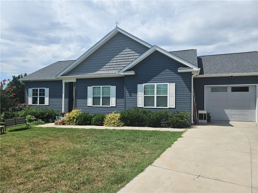 180 Oakshire Court, Mocksville NC 27028