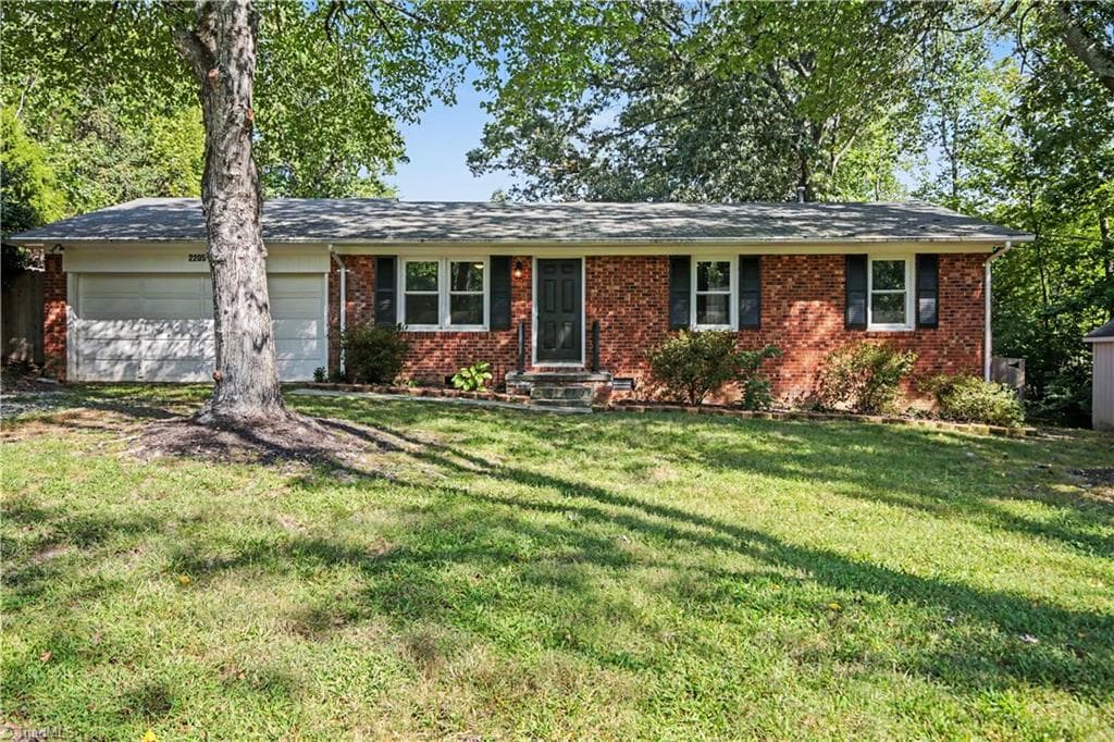 2205 Cardinal Drive, Jamestown NC 27282