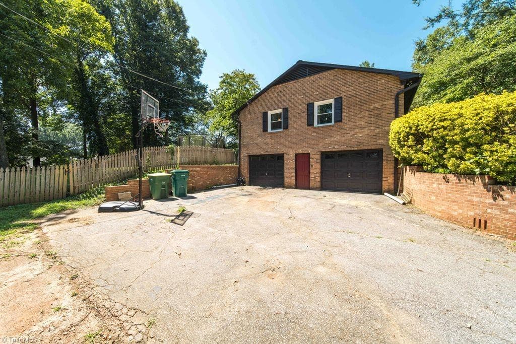 Stick/Site Built at 5912 Puritan Lane, Winston-Salem NC 27103, photo 25 of 26