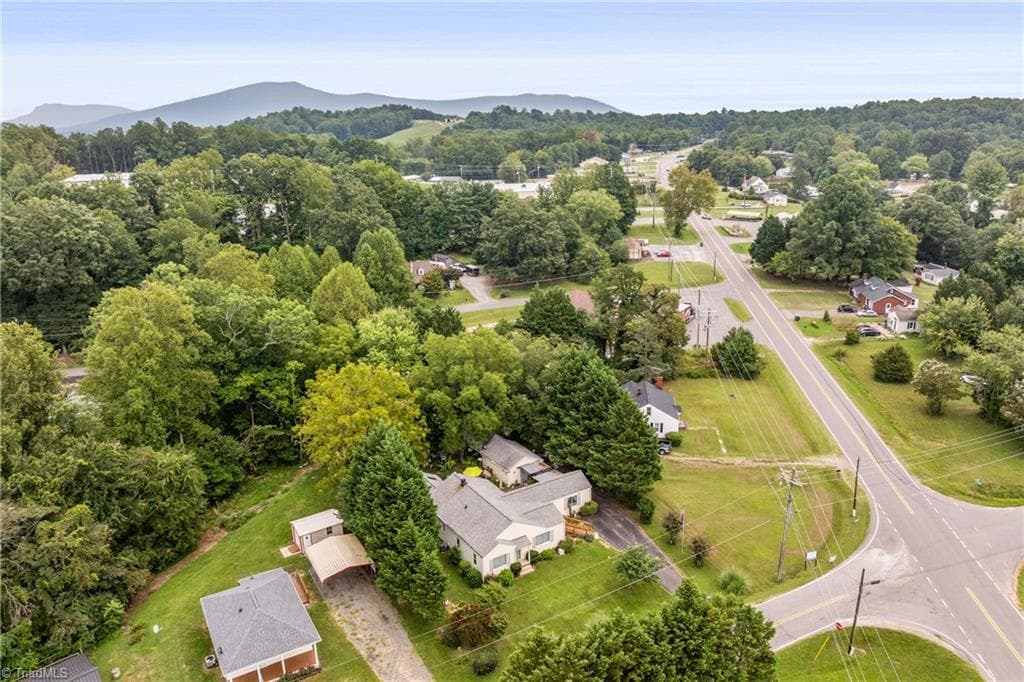 Stick/Site Built at 204 Carson Road, Pilot Mountain NC 27041, Pilot Mountain, photo 4 of 32