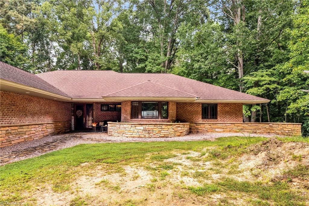 Stick/Site Built at 381 Hunters Point, Lexington NC 27295, Lexington, photo 2 of 45