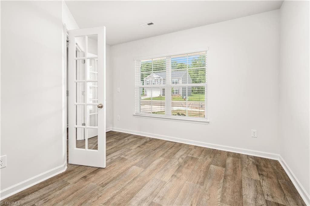 Stick/Site Built at 7 Jubilee Court, Greensboro NC 27406, photo 2 of 18