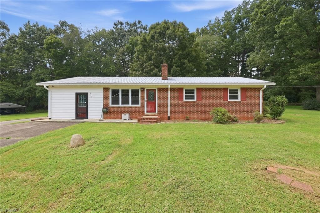 212 Circle Drive, Dobson NC 27017