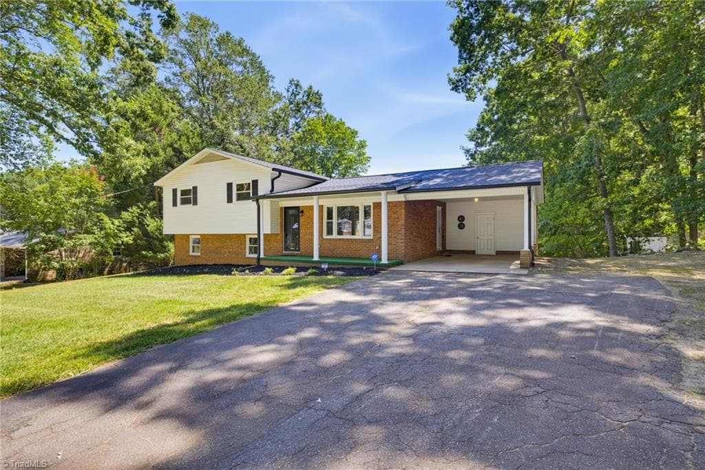 Stick/Site Built at 182 Regency Drive, Reidsville NC 27320, photo 5 of 32