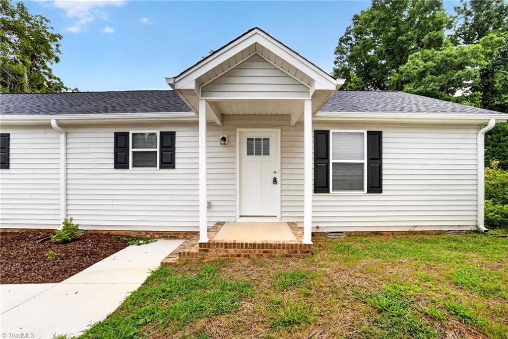 Duplex at 1135A&B, 1141A&B, 1147A&B S Cox Street, Asheboro NC 27203, Asheboro, photo 13 of 96