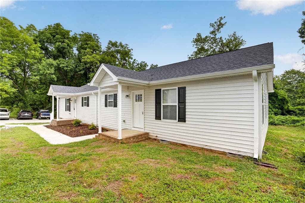 Duplex at 1135A&B, 1141A&B, 1147A&B S Cox Street, Asheboro NC 27203, Asheboro, photo 15 of 96