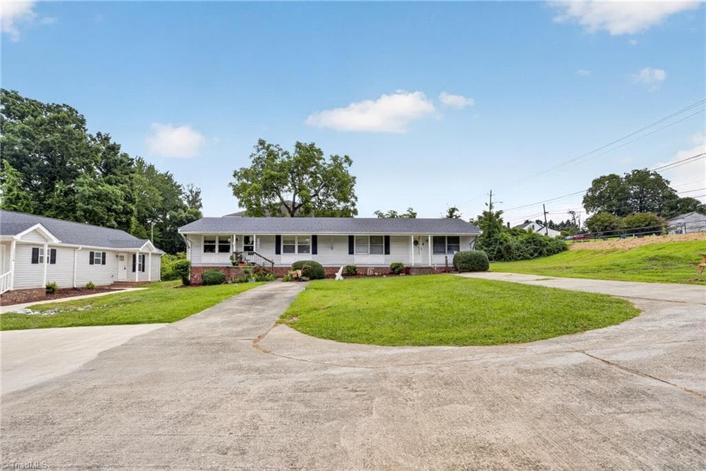 Duplex at 1135A&B, 1141A&B, 1147A&B S Cox Street, Asheboro NC 27203, Asheboro, photo 49 of 96