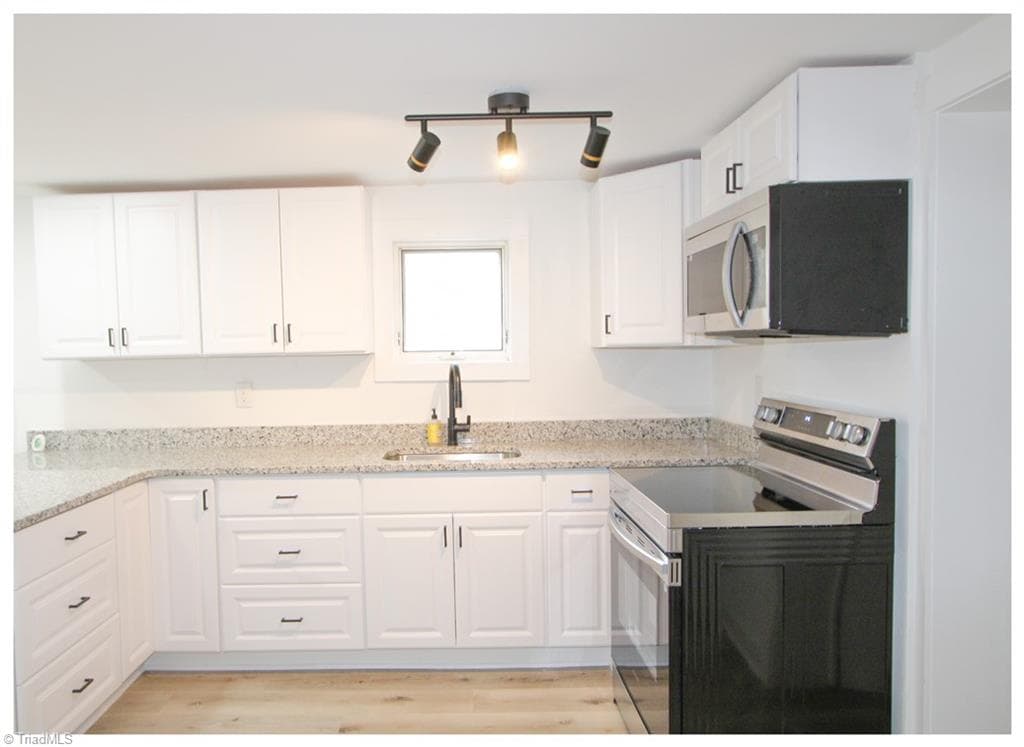 Stick/Site Built at 1013 Willow Road, Greensboro NC 27401, photo 8 of 24
