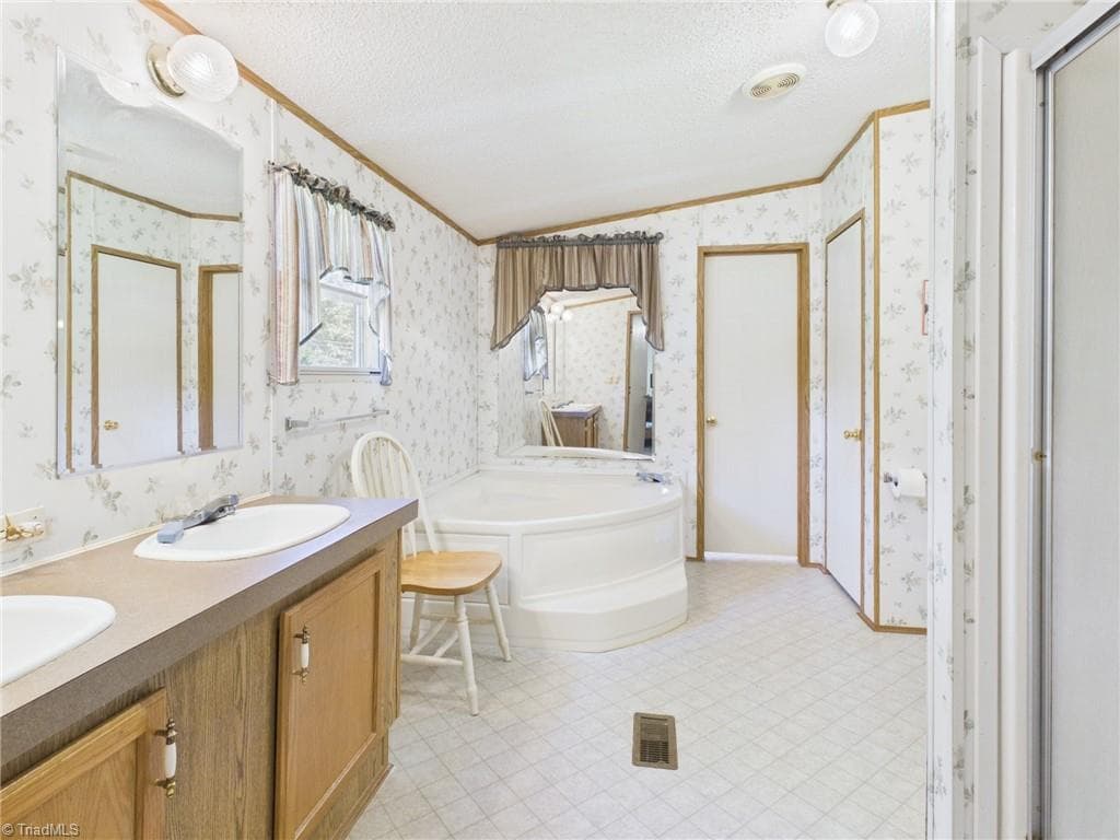 Manufactured Home at 51 Fred Jolly Lane, Taylorsville NC 28681, Taylorsville, photo 18 of 50