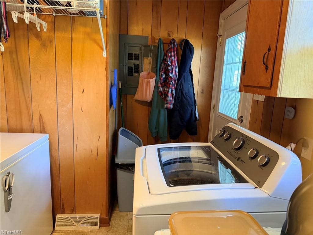 Laundry Room - 4608 High Point Road, Kernersville NC 27284, Kernersville