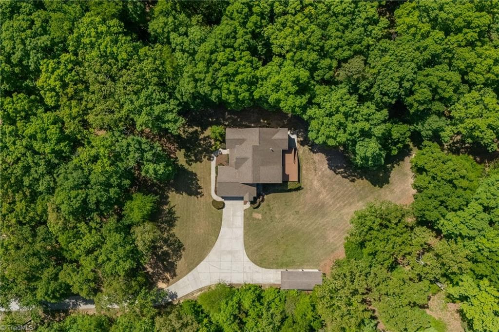 Stick/Site Built at 3321 Lower Lake Road, Thomasville NC 27360, photo 47 of 50