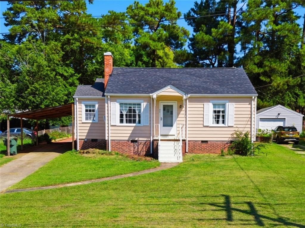 325 W Gilbreath Street, Graham NC 27253