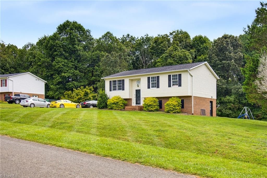 Stick/Site Built at 194 Woodbridge Drive, Mount Airy NC 27030, photo 3 of 30