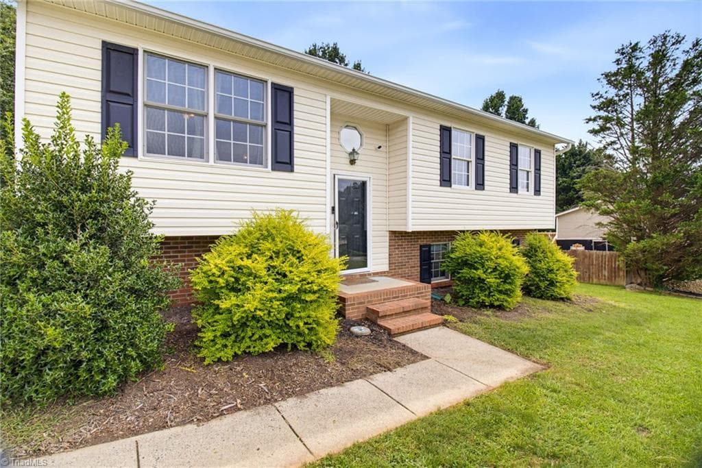Stick/Site Built at 194 Woodbridge Drive, Mount Airy NC 27030, photo 4 of 30