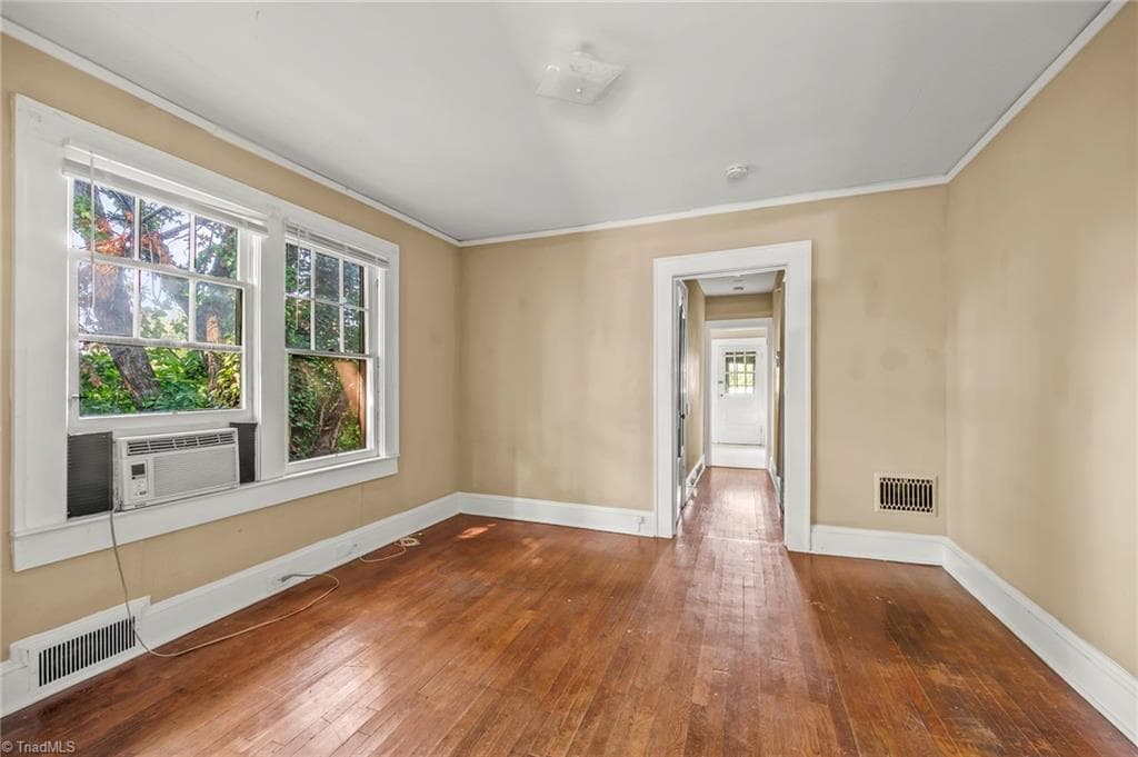 Duplex at 118 & 120 S Poplar Street, Winston-Salem NC 27101, Winston-Salem, photo 6 of 19
