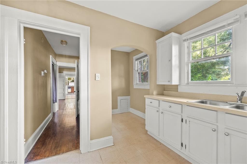 Duplex at 118 & 120 S Poplar Street, Winston-Salem NC 27101, Winston-Salem, photo 10 of 19
