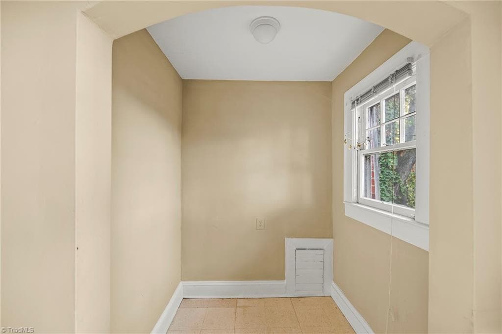 Duplex at 118 & 120 S Poplar Street, Winston-Salem NC 27101, Winston-Salem, photo 11 of 19