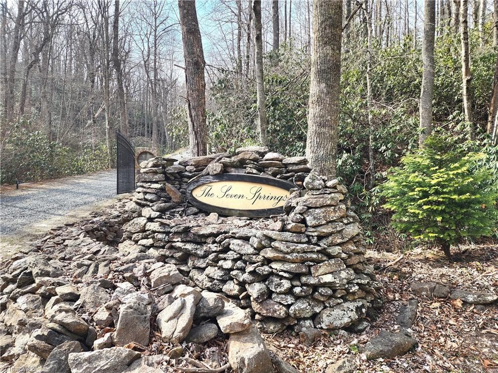 Stick/Site Built at 587 Seven Springs Parkway, Ararat VA 24328, Ararat, photo 3 of 31