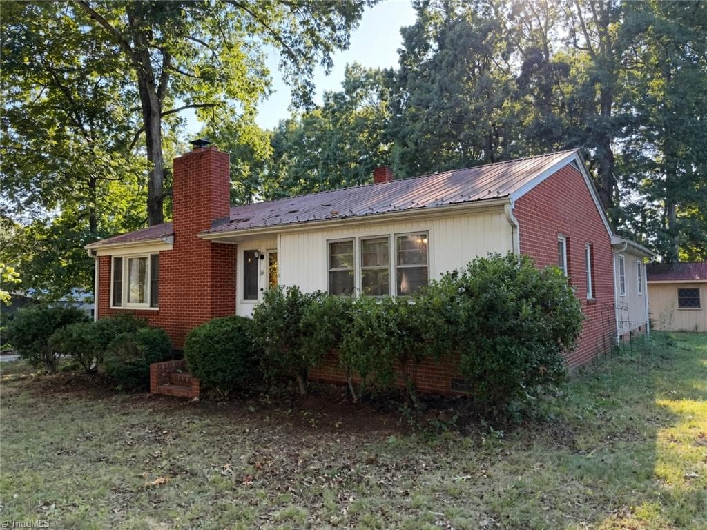 Stick/Site Built at 16 Vivian Street, Thomasville NC 27360, photo 2 of 33