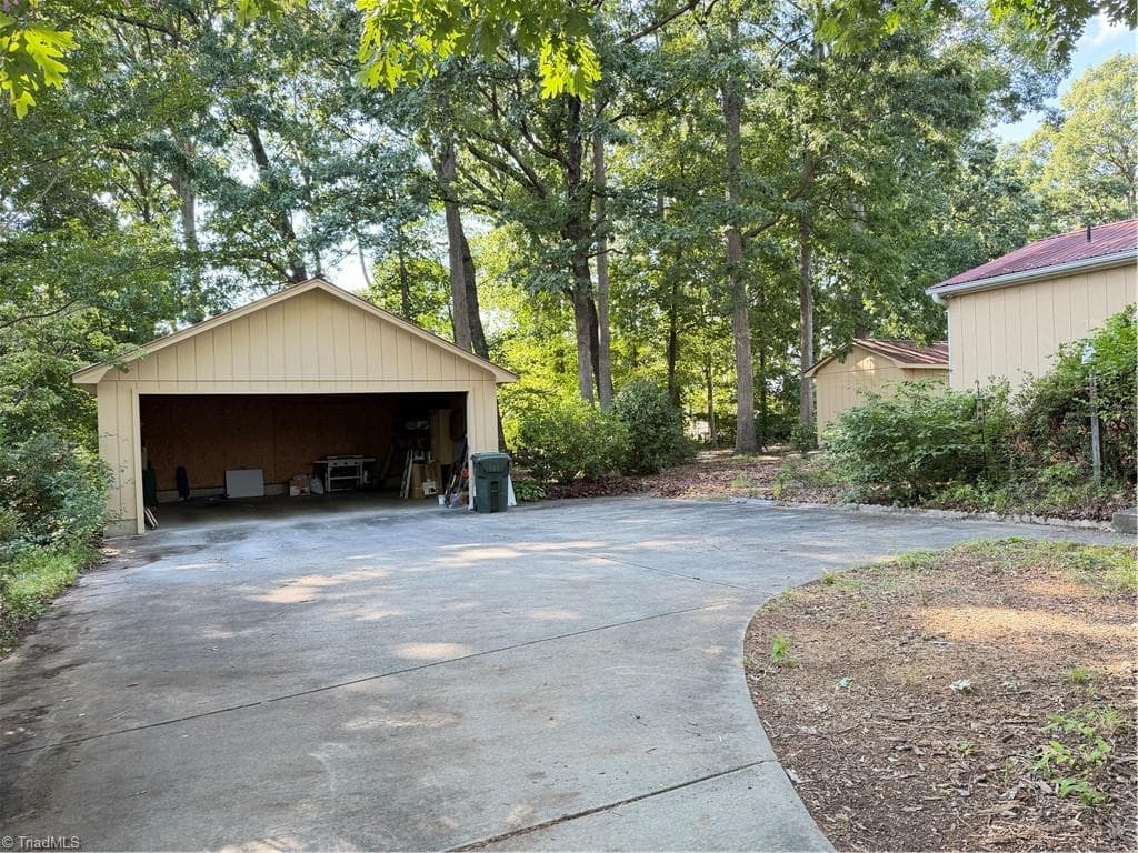 Stick/Site Built at 16 Vivian Street, Thomasville NC 27360, photo 5 of 33