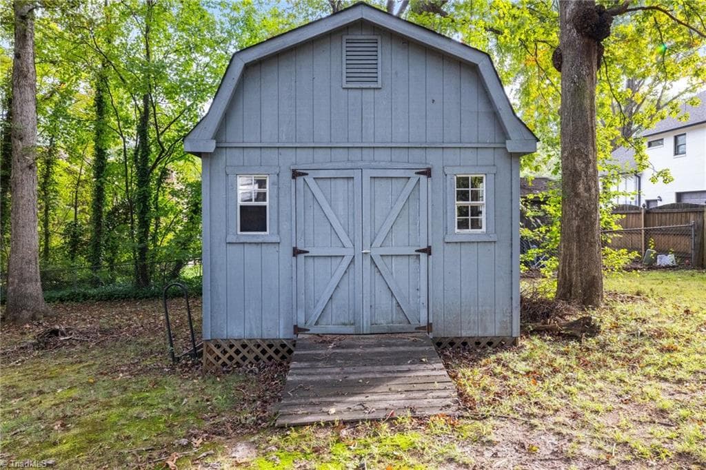Stick/Site Built at 5928 Woodfield Drive, Kernersville NC 27284, photo 7 of 31