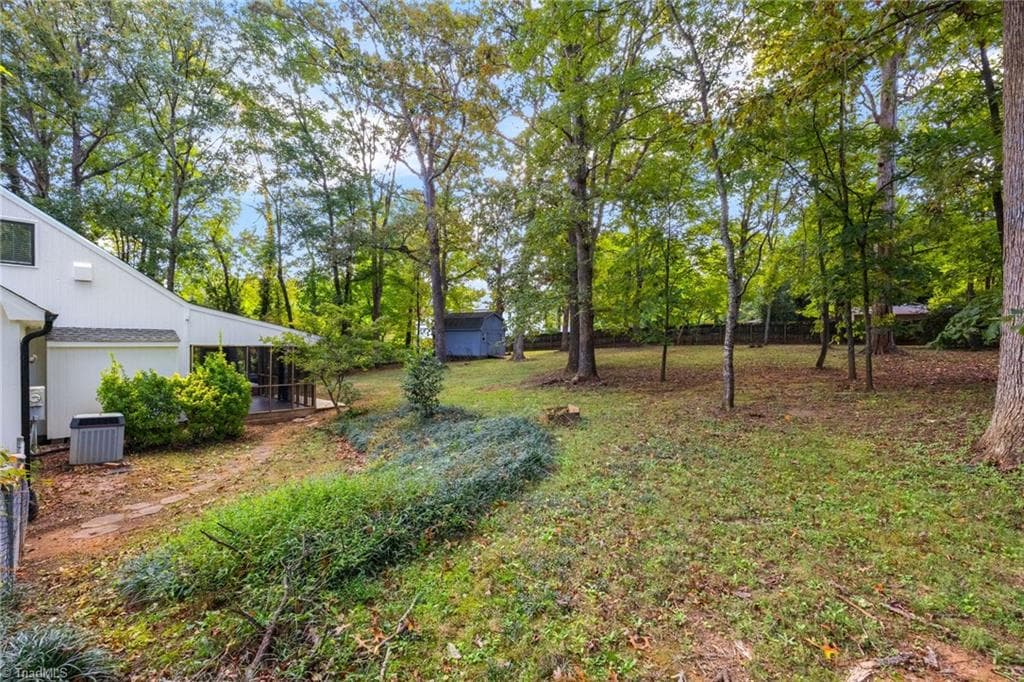 Stick/Site Built at 5928 Woodfield Drive, Kernersville NC 27284, photo 5 of 31