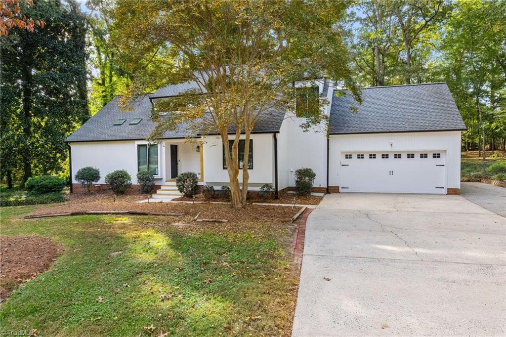 Stick/Site Built at 5928 Woodfield Drive, Kernersville NC 27284, photo 4 of 31